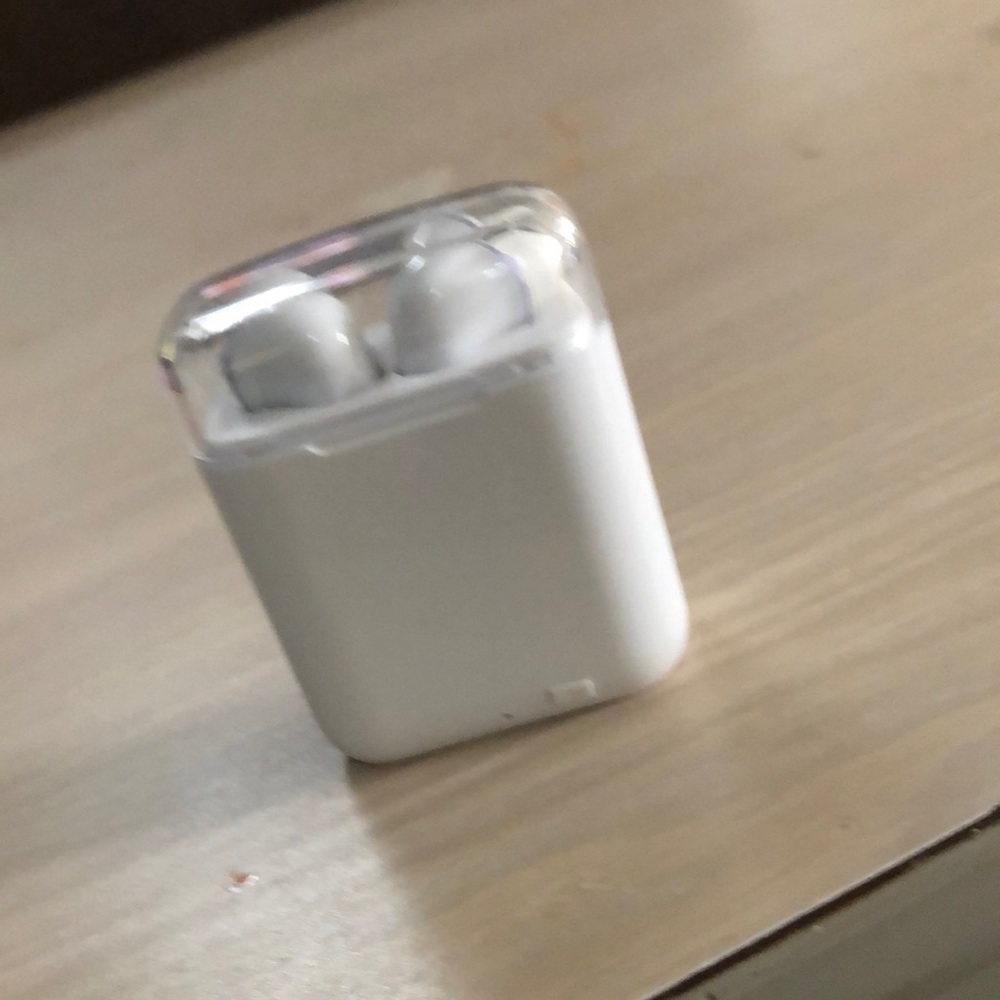True wireless earbuds